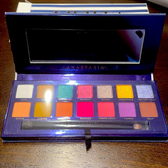 Riviera Palette - Picture 1 of 2